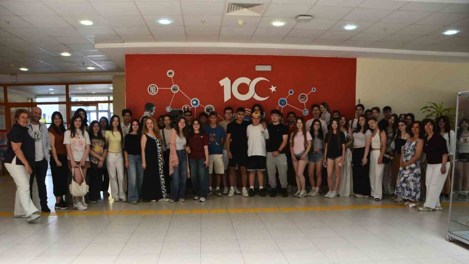 E&Uuml; İletişim Fak&uuml;ltesinden lise &ouml;ğrencilerine &rsquo;Yeni Medya ve Podcast At&ouml;lyesi&rsquo;