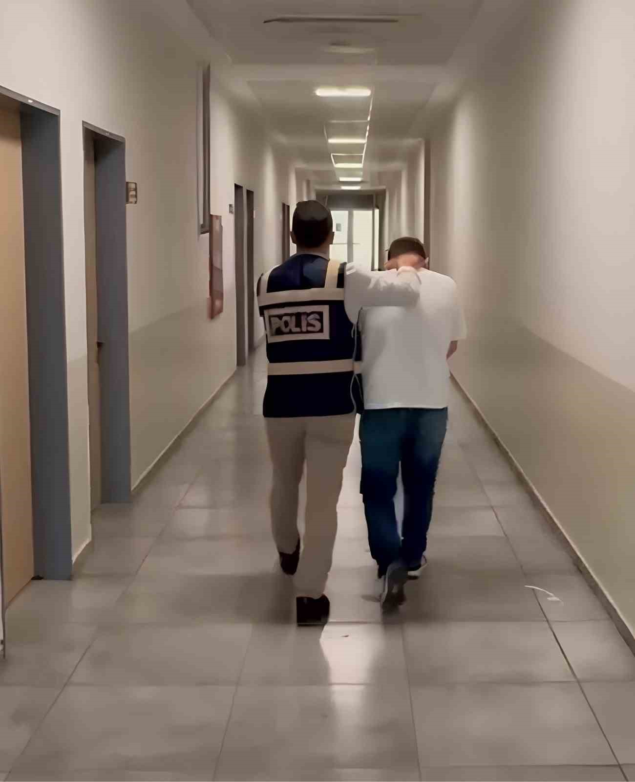 Antalya&rsquo;da sahte kimlikle gayrimenkul dolandırıcılığı yapan 3 kişi tutuklandı