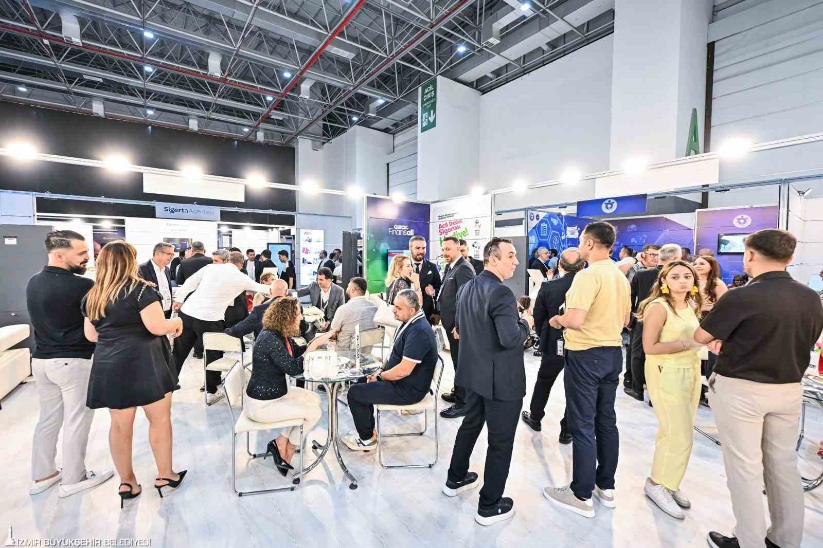 Sigorta İzmir, sekt&ouml;r&uuml;n geleceğine ışık tuttu