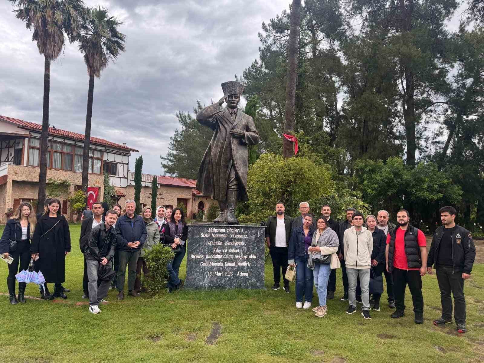İletişim Fak&uuml;ltesi &ouml;ğrencileri Kozan&rsquo;ın kurtuluşuna tanıklık eden tarihi belgeleri yerinde inceledi