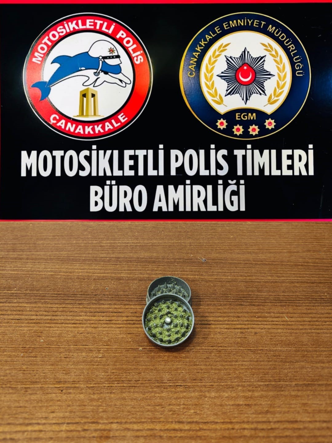 &Ccedil;anakkale&rsquo;de farklı su&ccedil;lardan aranan 10 ş&uuml;pheli tutuklandı