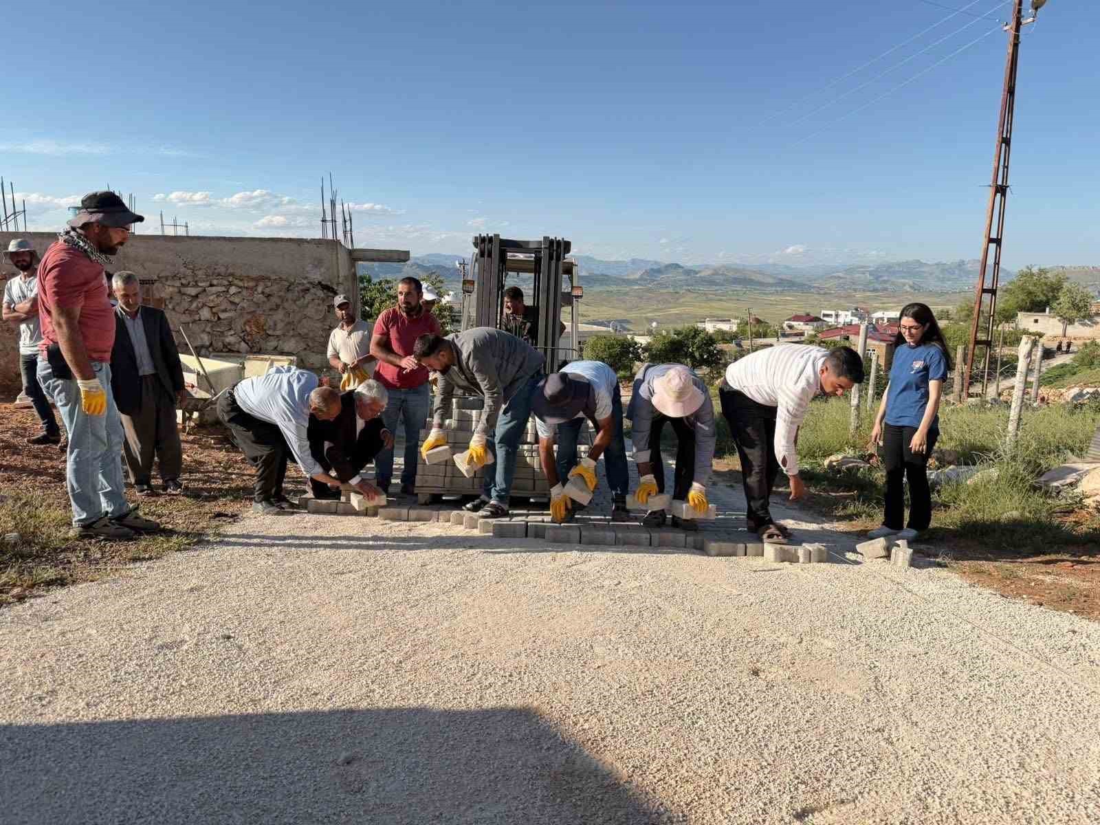 &Ccedil;ermik&rsquo;te mahalle yolları onarılıyor