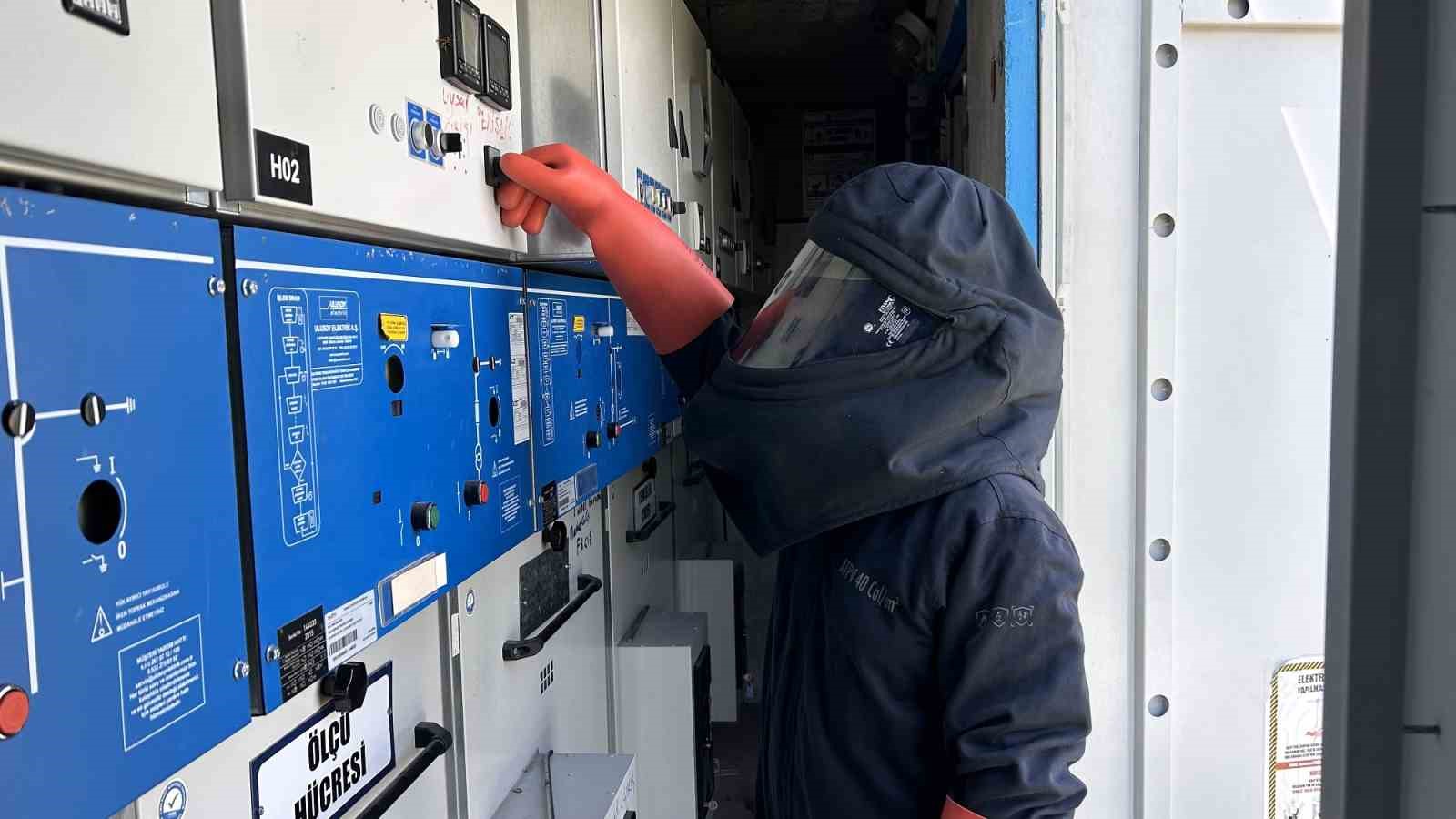 VEDAŞ’tan şebeke güvenliği için bakım-onarım çalışmaları devam ediyor