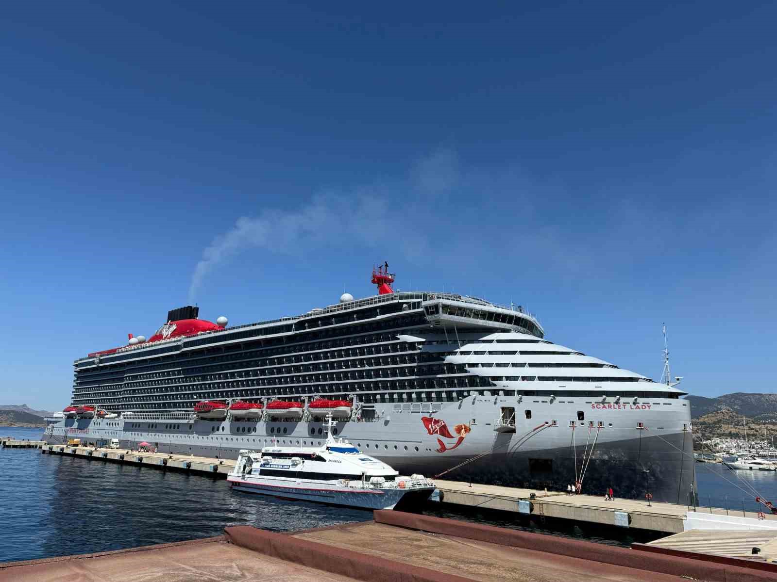 Dev yolcu gemisi yeniden Bodrum&rsquo;da