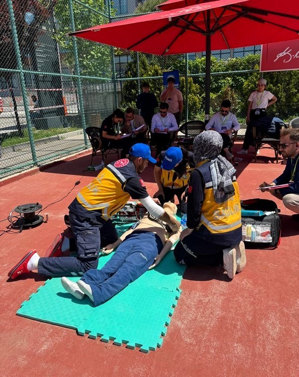Paramedik &ouml;ğrencileri MediRalli&rsquo;de derece kazandı