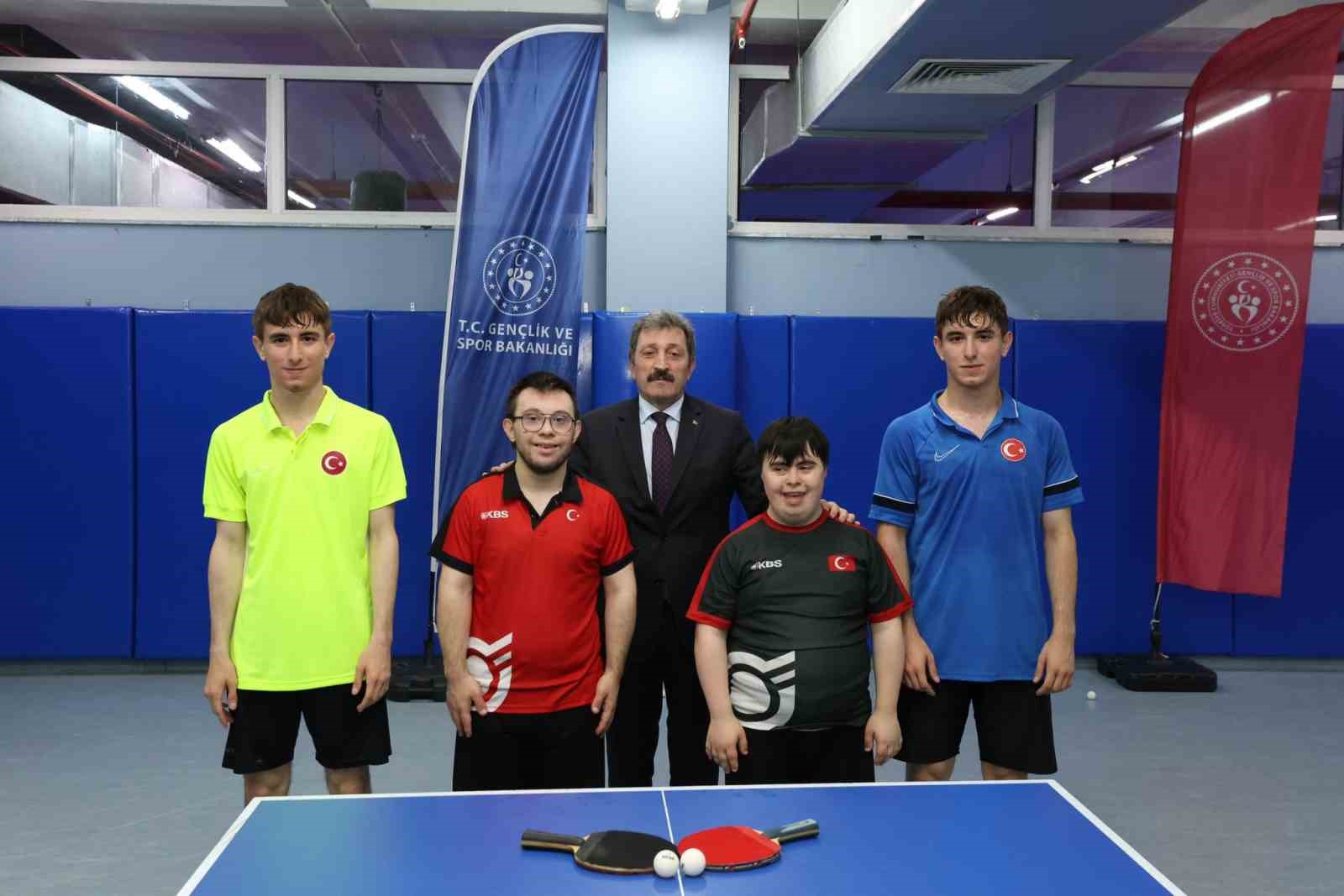 Samsunlu milli sporculara Vali Tavlı&rsquo;dan moral