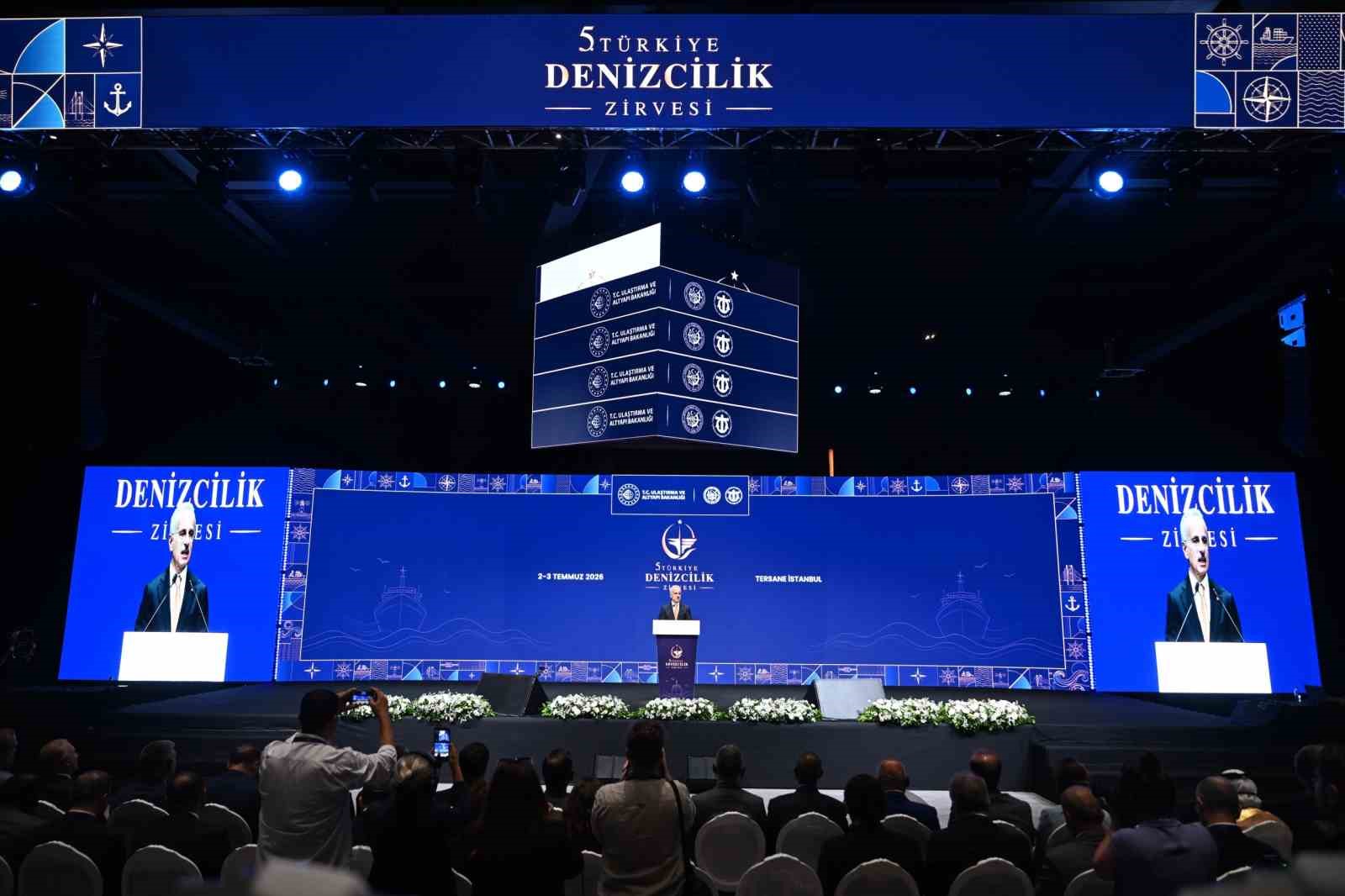 Bakan Uraloğlu: "Coğrafi ve jeostratejik &uuml;st&uuml;nl&uuml;k, k&uuml;resel ticarette &rsquo;T&uuml;rkiye&rsquo;siz Koridor&rsquo; d&uuml;ş&uuml;n&uuml;lmeyeceğini ortaya koyuyor"