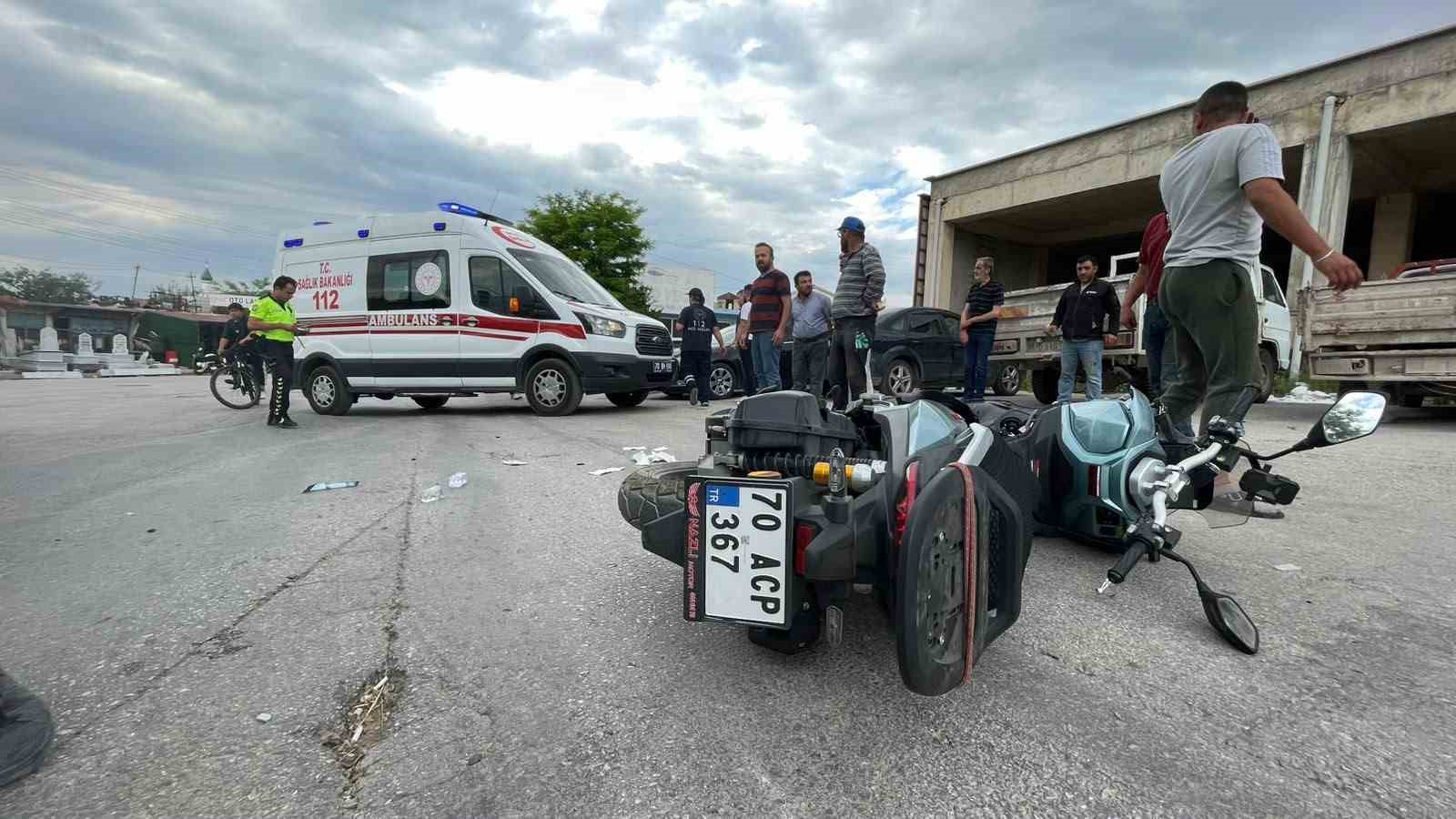 Karaman&rsquo;da motosikletler &ccedil;arpıştı: 2 yaralı
