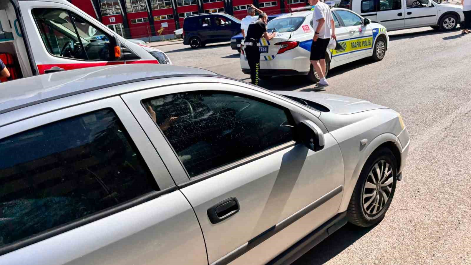 Tavşanlı&rsquo;da otomobil ile motosiklet &ccedil;arpıştı: 2 yaralı