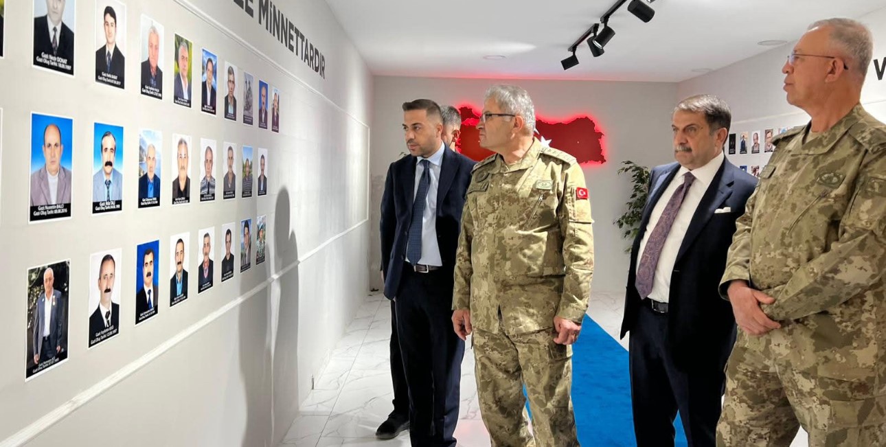 Orgeneral Metin Tokel&rsquo;den Y&uuml;ksekova&rsquo;ya s&uuml;rpriz ziyaret