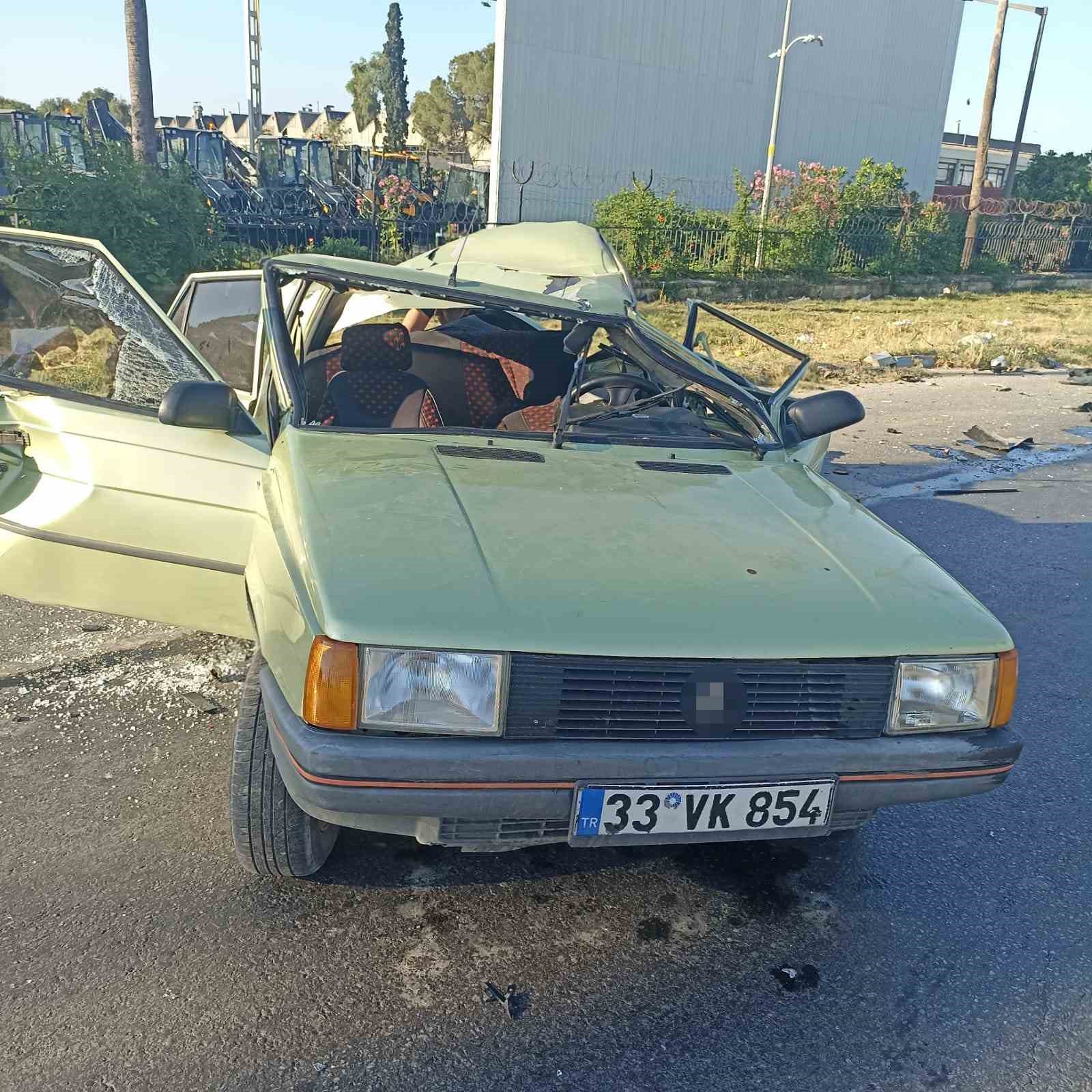 Otomobil ara&ccedil;lara &ccedil;arptı 1 kişi &ouml;ld&uuml;, o anlar kameraya yansıdı