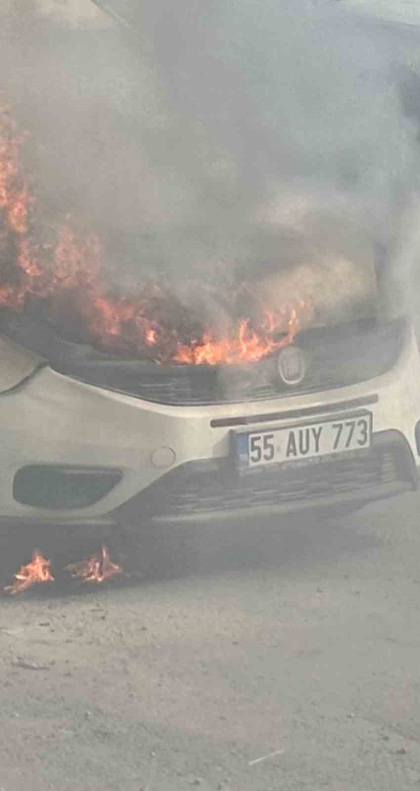 Vatandaşlar kovalarla su taşıdı, ara&ccedil; yanmaktan kurtuldu