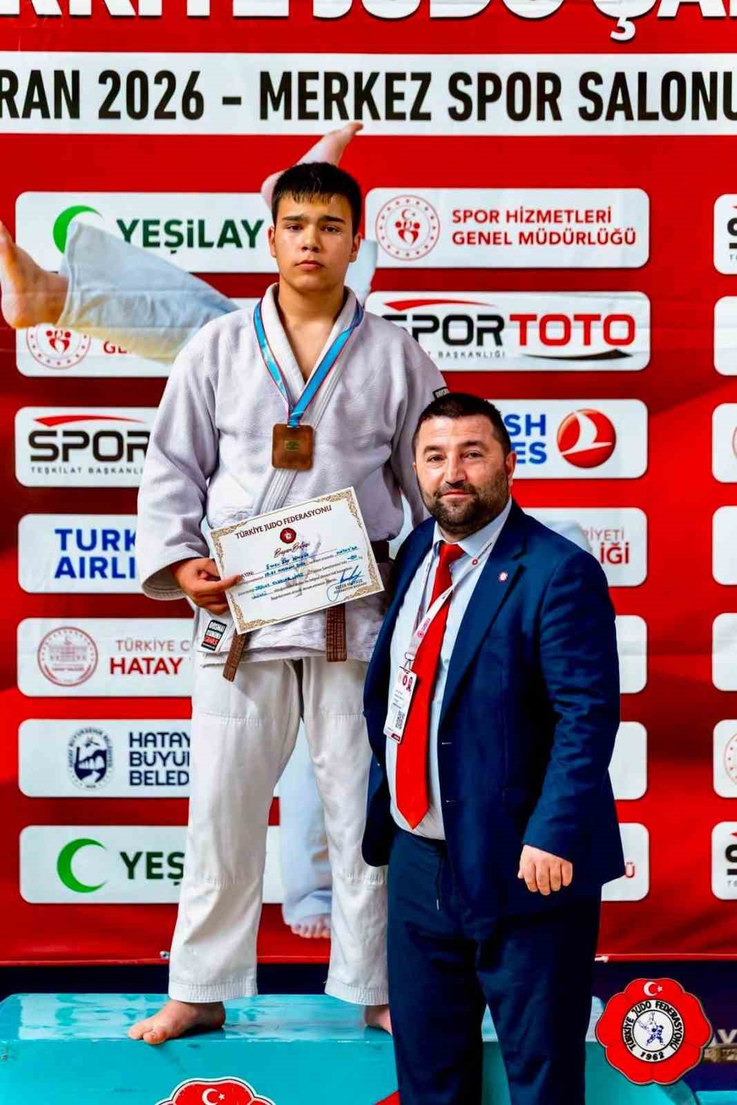 Bilecikli sporcu T&uuml;rkiye &uuml;&ccedil;&uuml;nc&uuml;s&uuml; oldu, Avrupa kupası bileti aldı