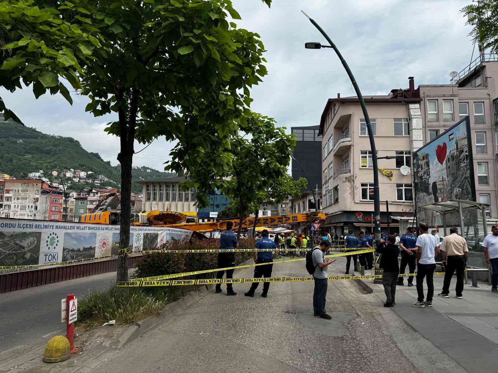 Ordu&rsquo;da iş makinesi devrildi: 1 yaralı