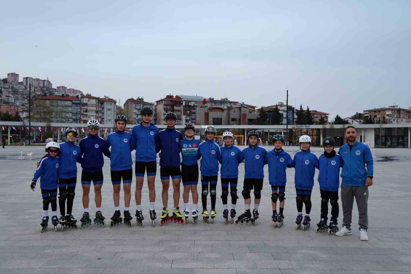 Kağıtsporlu patenciler T&uuml;rkiye ikincisi oldu