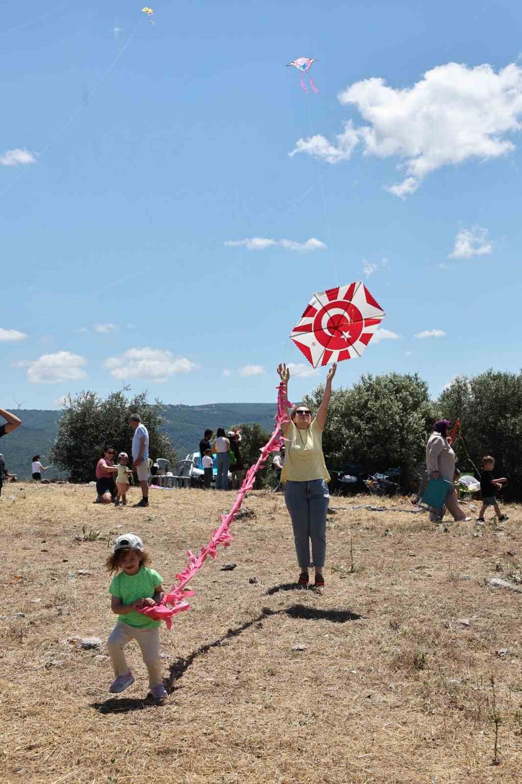Nil&uuml;fer&rsquo;de g&ouml;ky&uuml;z&uuml; u&ccedil;urtmalarla renklendi
