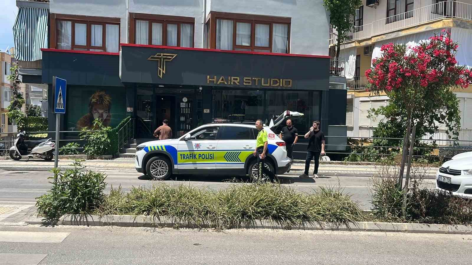 Alanya&rsquo;da motosiklet ile otomobil &ccedil;arpıştı: 1 yaralı