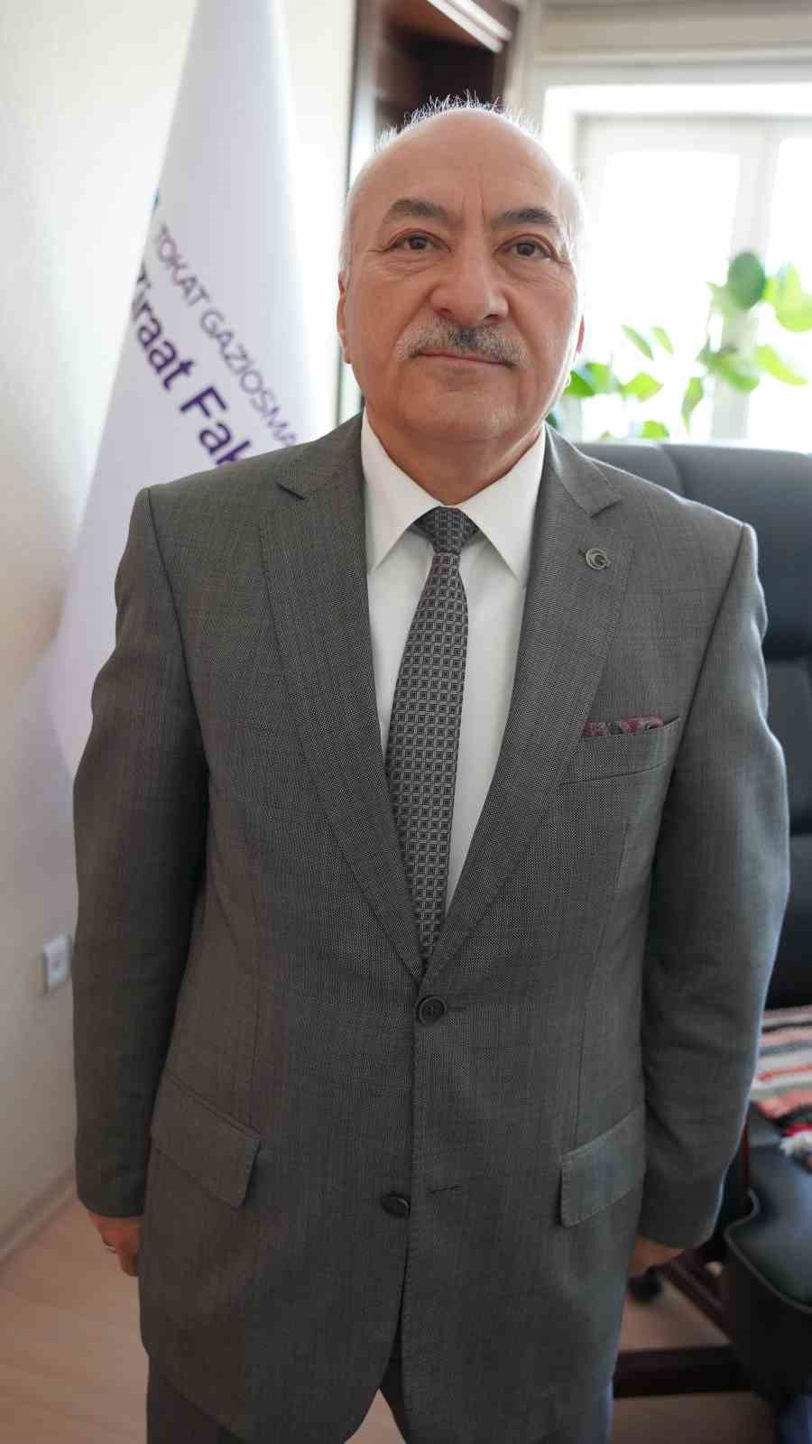 Yağışlardan dolayı arılar &ccedil;alışamadı, d&ouml;llerme olmayınca meyvede d&ouml;k&uuml;lme riski arttı