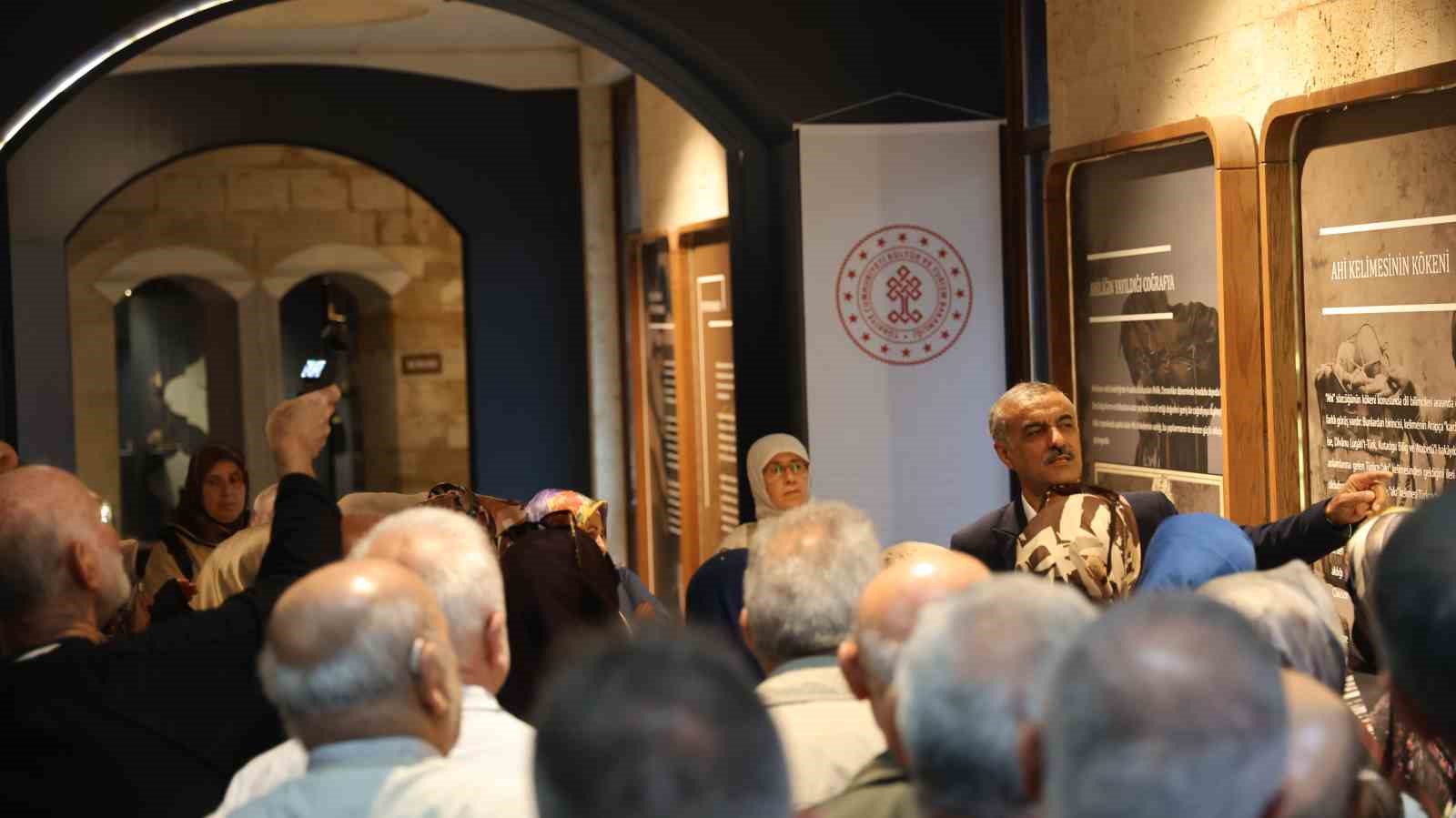 ER&Uuml; İlahiyat Fak&uuml;ltesi 1985 mezunları Kırşehir&rsquo;de buluştu