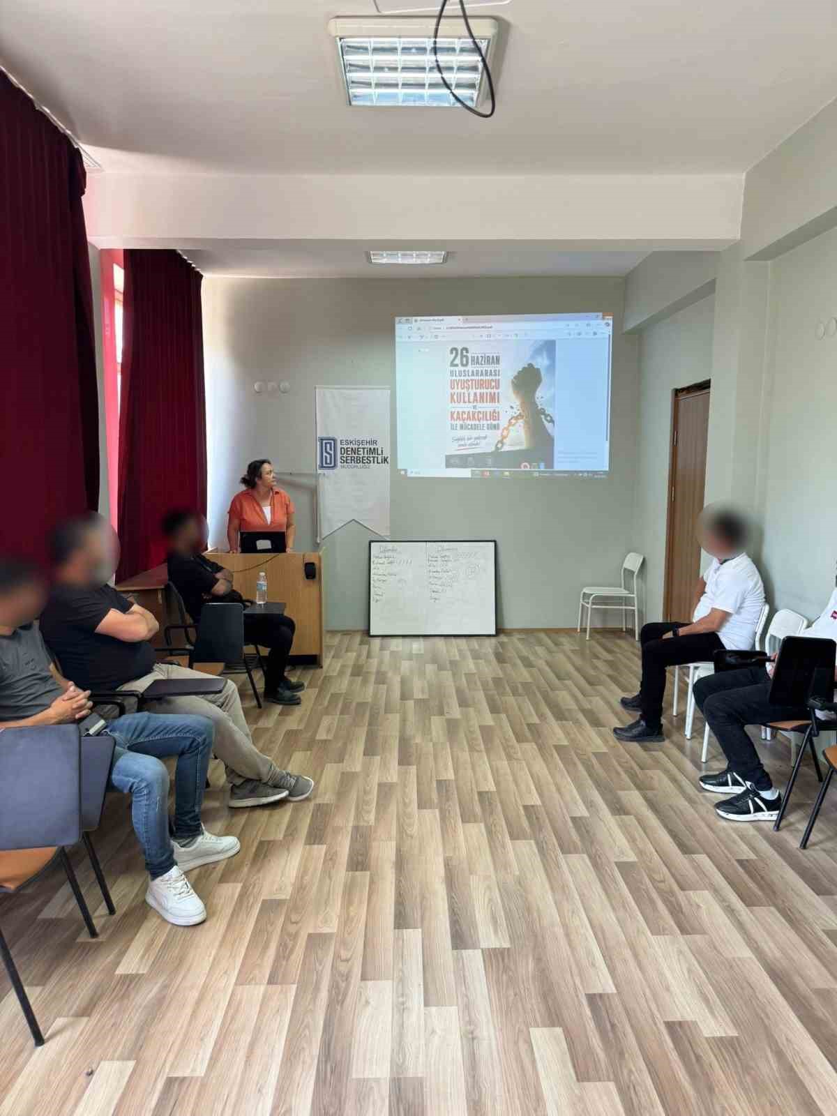 Eskişehir&rsquo;de y&uuml;k&uuml;ml&uuml;lere &rsquo;Uyuşturucuyla M&uuml;cadele&rsquo; semineri verildi