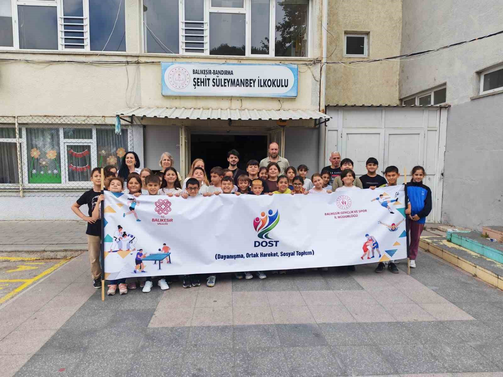 D.O.S.T. Bandırma&rsquo;da &ouml;ğrencilerle buluşmayı s&uuml;rd&uuml;r&uuml;yor