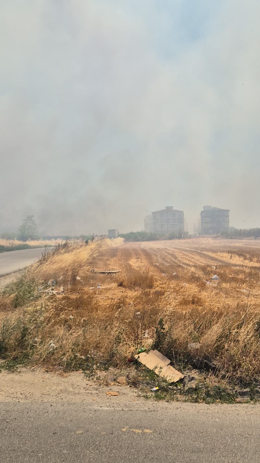 Silivri&rsquo;de korkutan tarla yangını: Polis vatandaşları uyardı