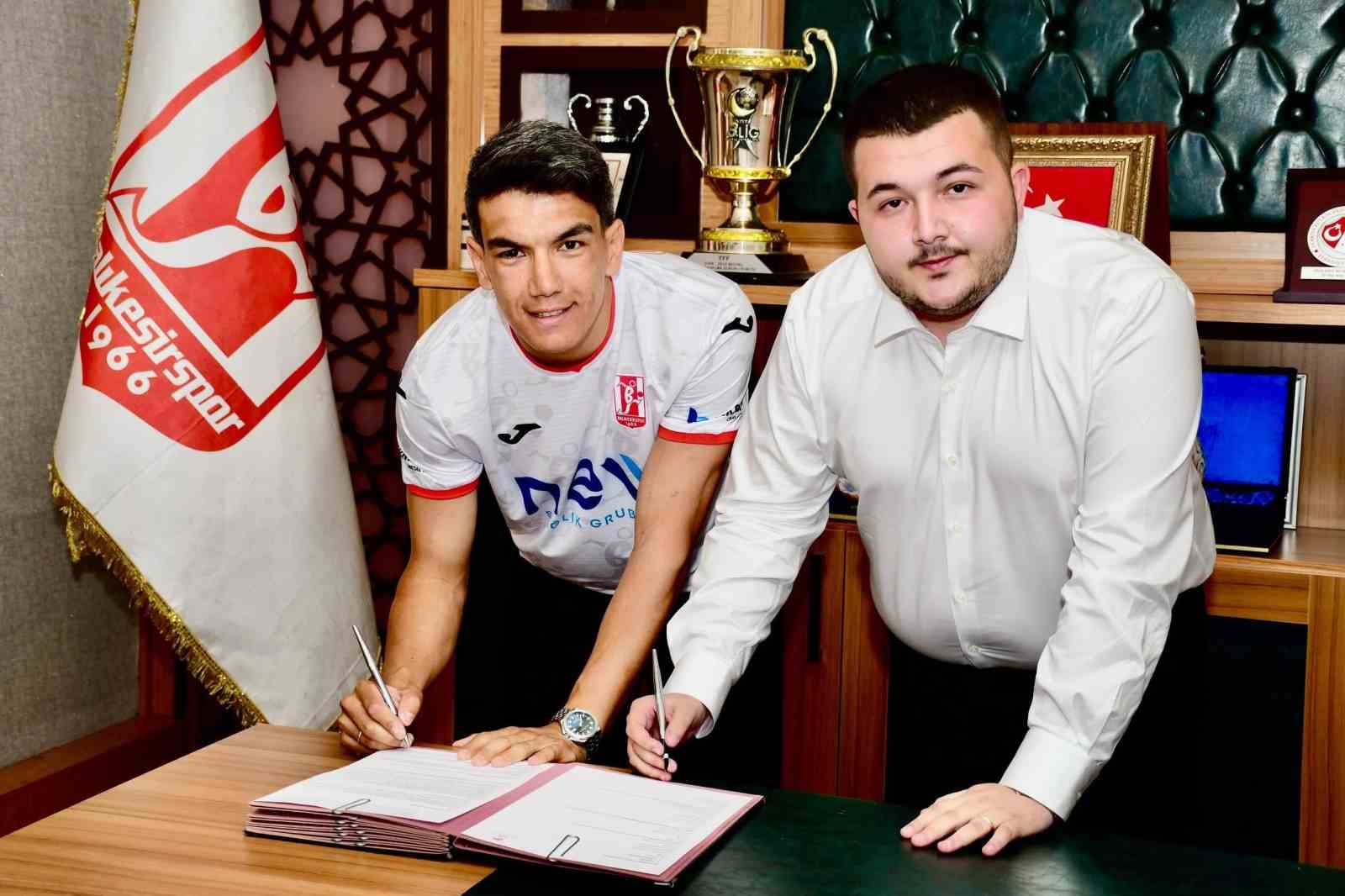 Nev Sağlık Grubu Balıkesirspor Kul&uuml;b&uuml; Başkanı Mert Acar: "Hatır g&ouml;n&uuml;lle oyuncu almaya niyetimiz yok"