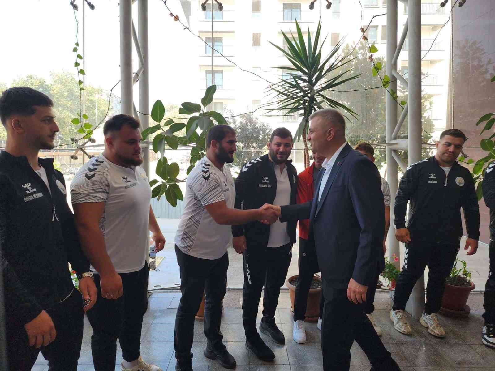 G&ouml;lc&uuml;k&rsquo;&uuml;n pehlivanları Kırkpınar yolcusu
