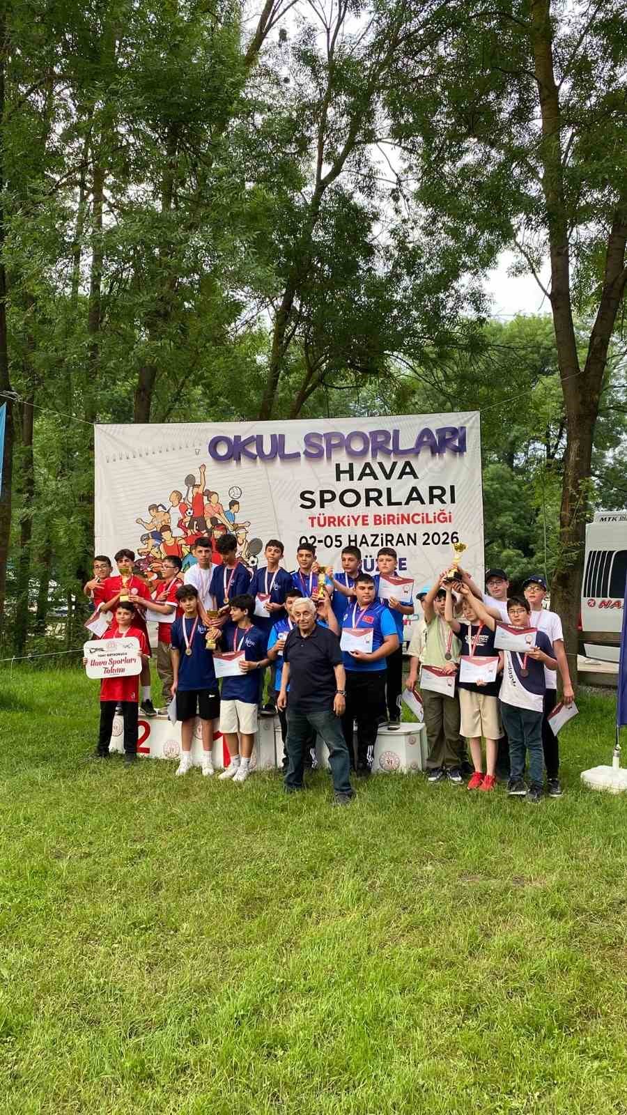 Baklanlı &ouml;ğrenciler g&ouml;ky&uuml;z&uuml;nde zirveye &ccedil;ıktı
