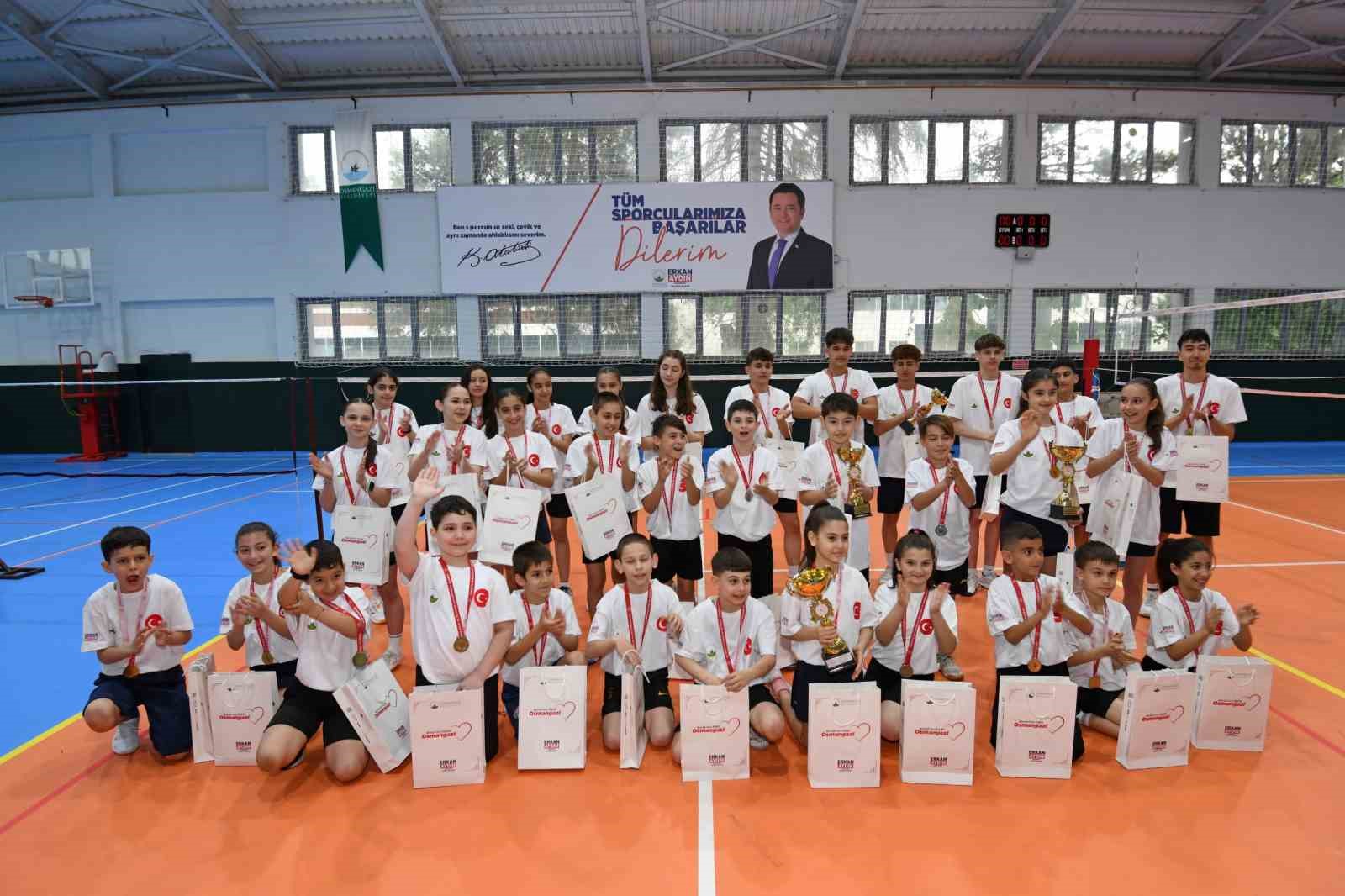 Osmangazi Belediyespor&rsquo;dan badmintonda tarihi başarı