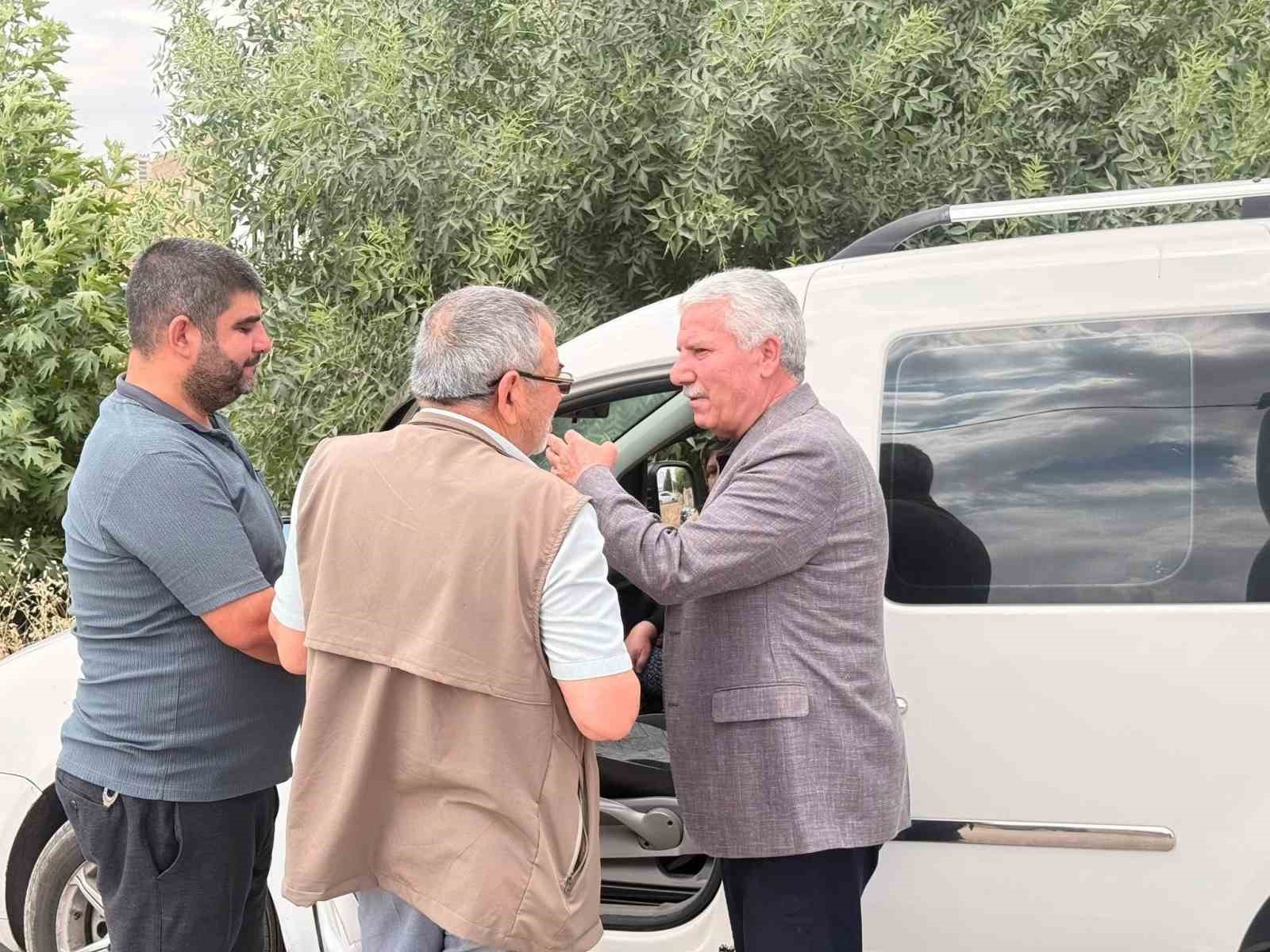 &Ccedil;ermik&rsquo;te yol yapımı gecikti başkan &ouml;z&uuml;r diledi