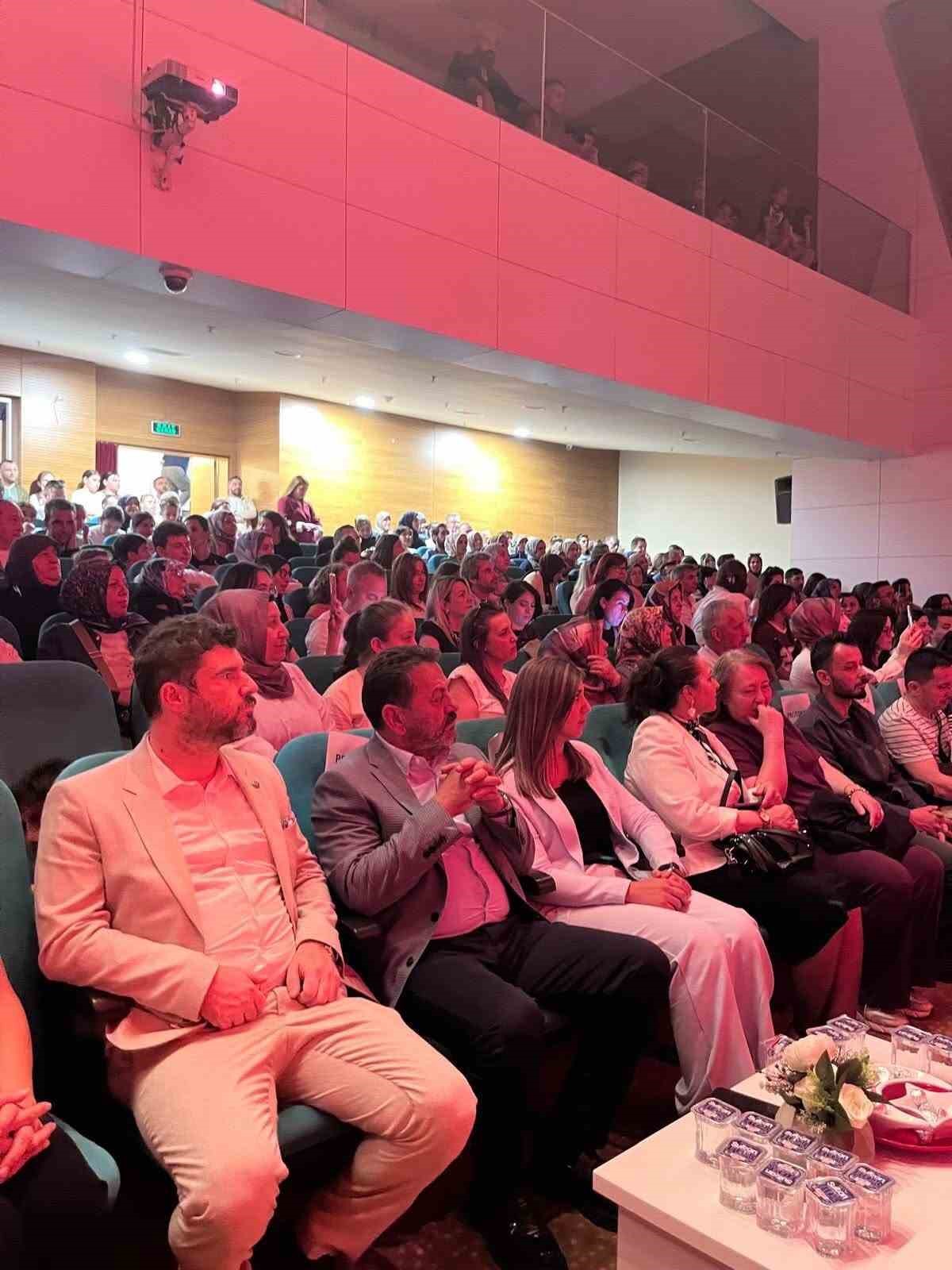 İl M&uuml;d&uuml;r&uuml; İlhan, koruyucu aile &ccedil;ocuğunun heyecanına ortak oldu