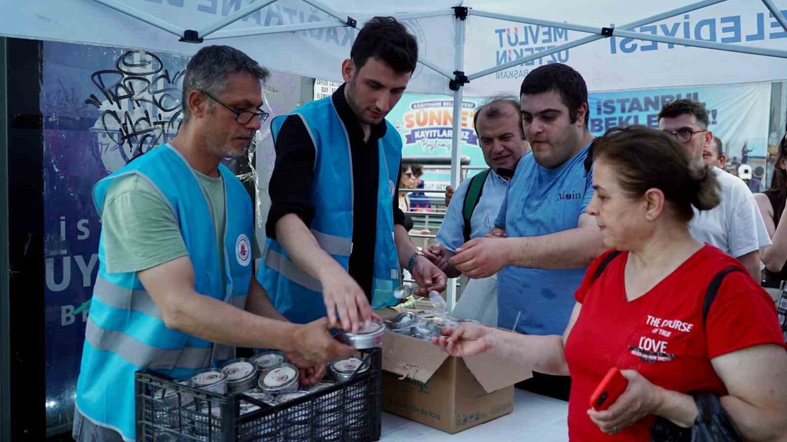 Kağıthane&rsquo;de 50 bin kişiye aşure dağıtıldı