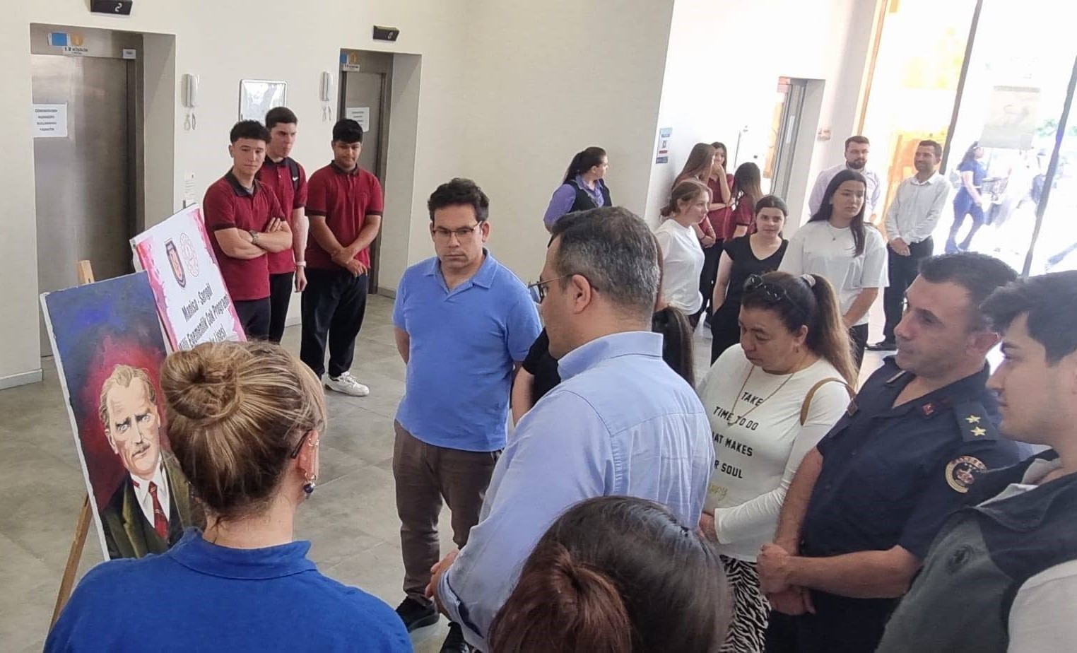 &Ouml;ğrencilerden muhteşem sergi ve tiyatro g&ouml;sterisi