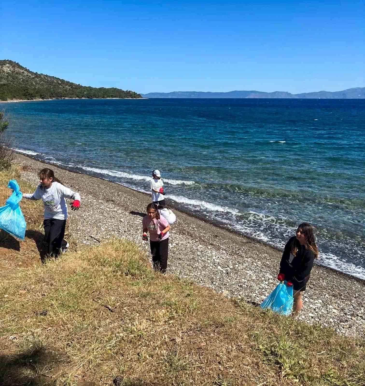 Dat&ccedil;a&rsquo;da "Orman Benim" etkinliğiyle &ccedil;evre temizliği yapıldı