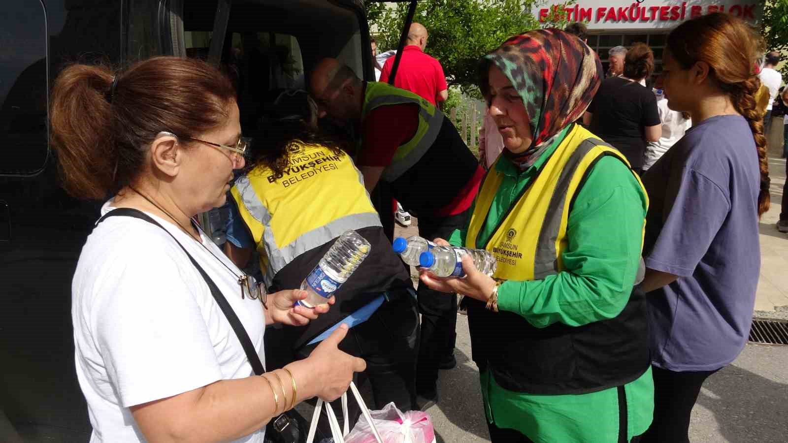 YKS&rsquo;de son dakika yarışı: Kimi saniyelerle yetişti, kimi kapıda kaldı