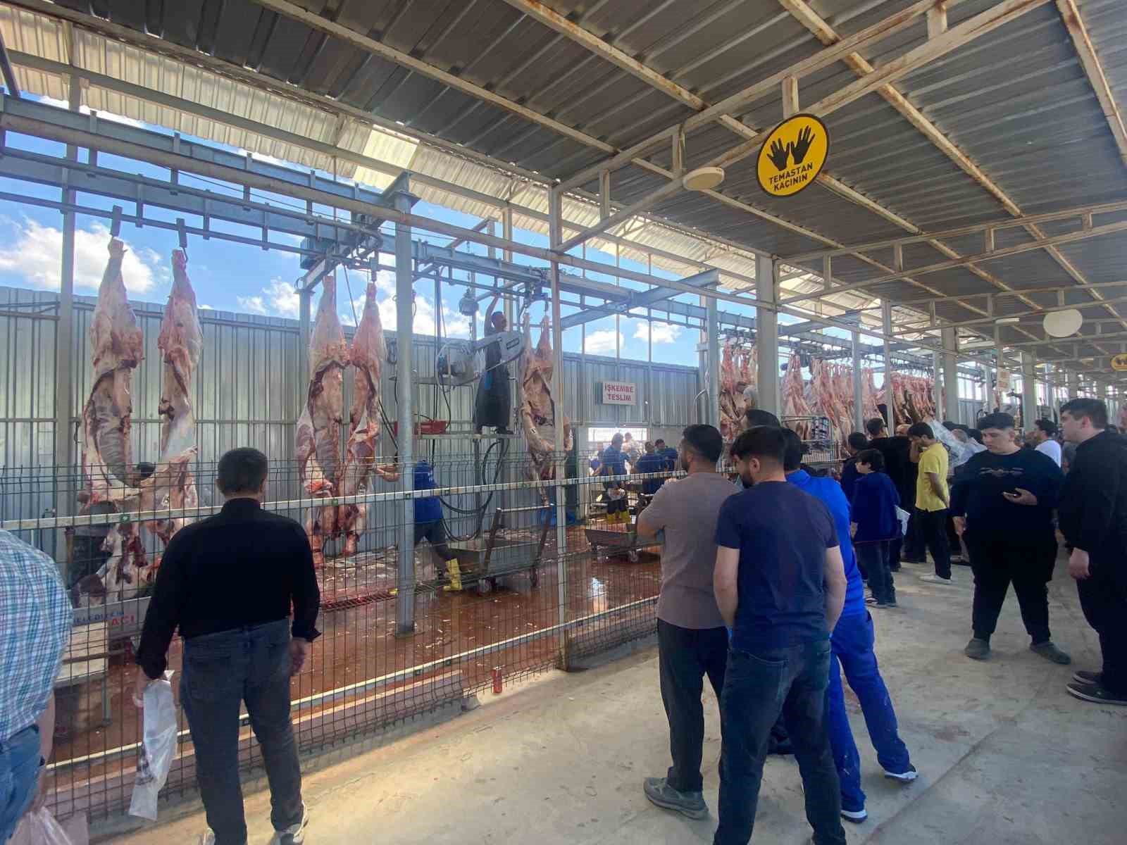 Pursaklar Belediyesi&rsquo;nden kurban kesim alanında vatandaşlara konforlu hizmet