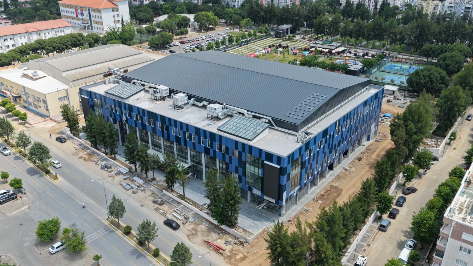 Aydın&rsquo;da 3 bin kişilik spor salonunda sona gelindi