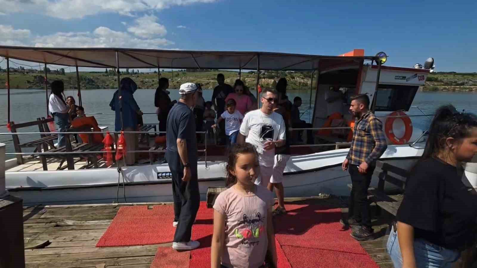 K&uuml;tahya Enne Barajı&rsquo;nda tekne turları sezonu a&ccedil;ıldı