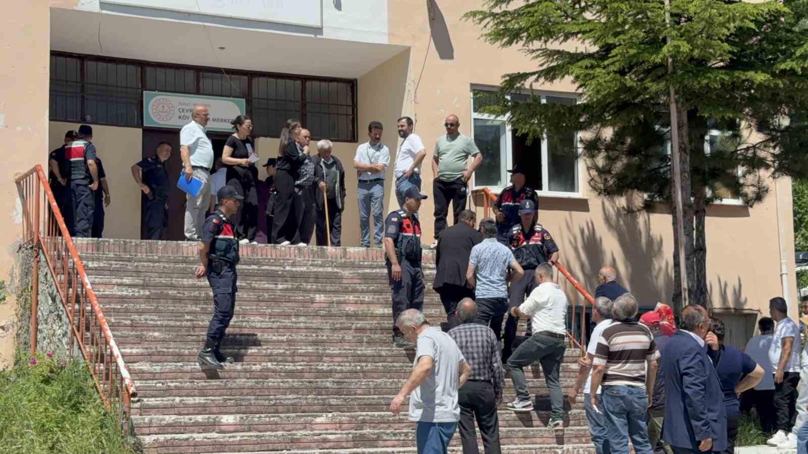 &Ccedil;evrecik&rsquo;te 12 yıl sonra se&ccedil;im heyecanı yaşandı