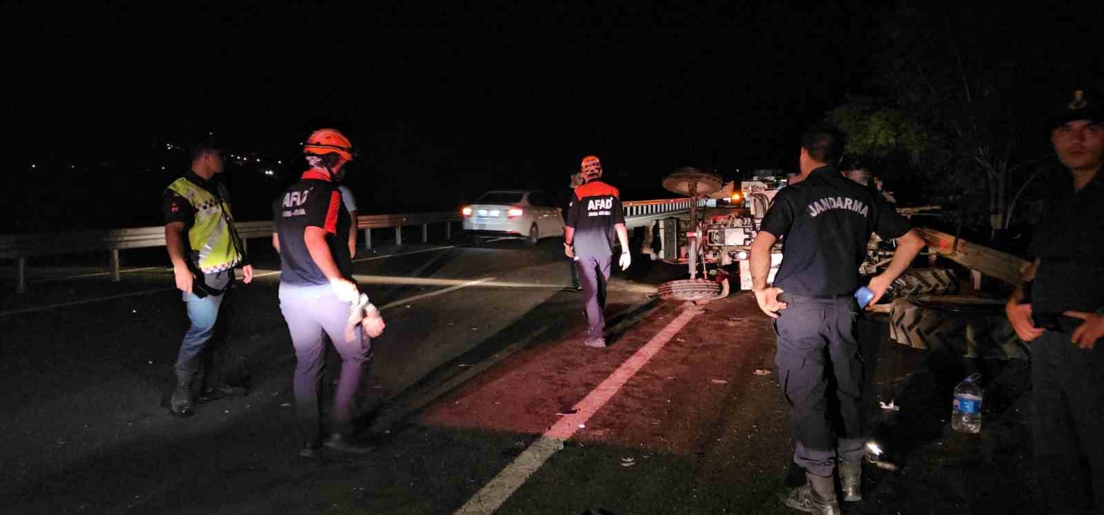 Elazığ&rsquo;da minib&uuml;s ile trakt&ouml;r &ccedil;arpıştı: 1 yaralı