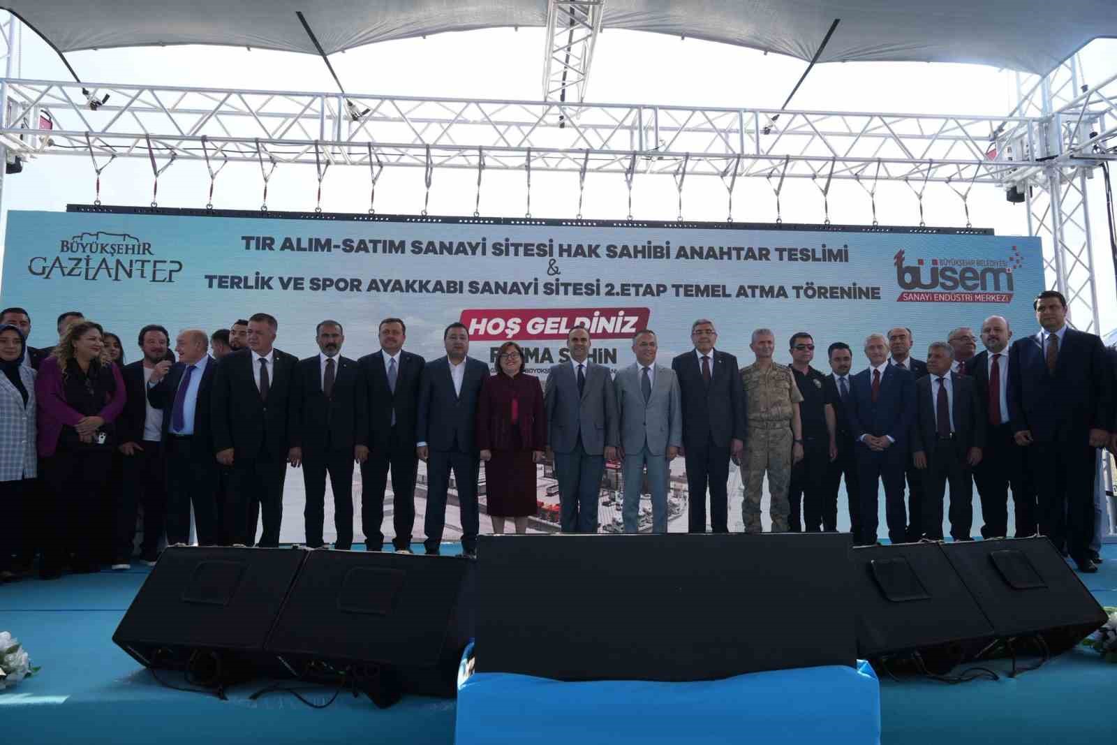 Bakan Kacır: "T&uuml;rkiye olarak tarih sahnesine eskisinden &ccedil;ok daha kuvvetli ve &ccedil;ok daha iddialı &ccedil;ıkıyoruz"
