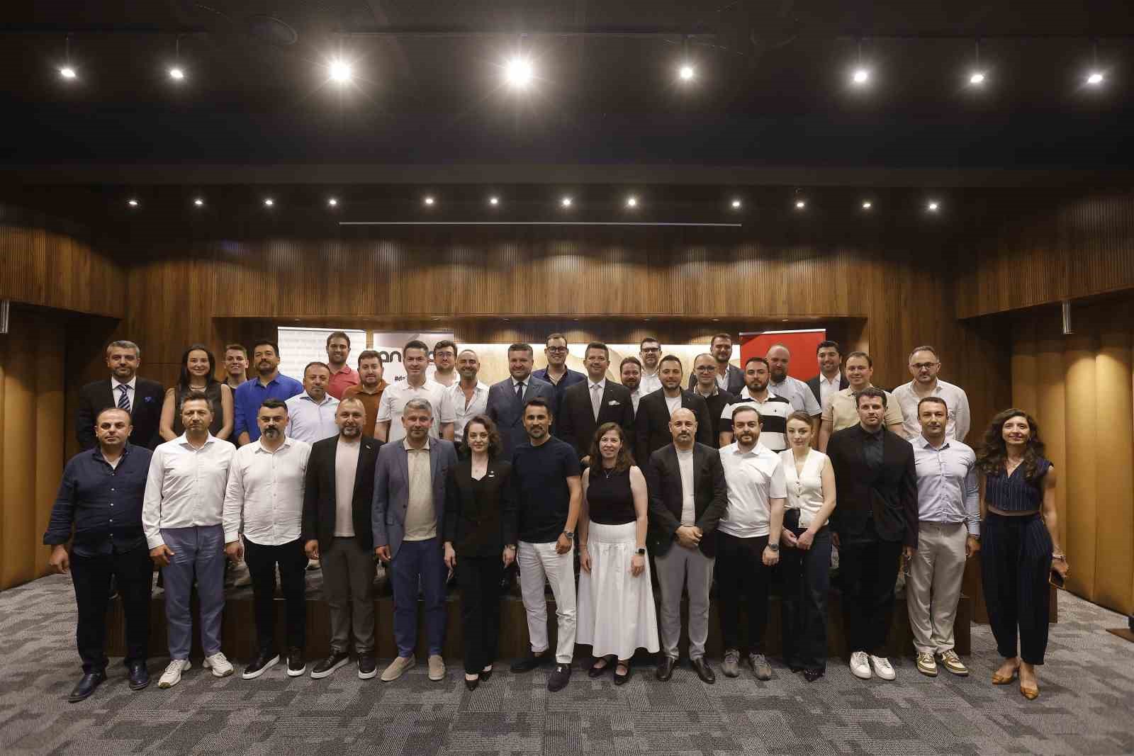 Gen&ccedil; iş d&uuml;nyasında &ouml;rnek iş birliği