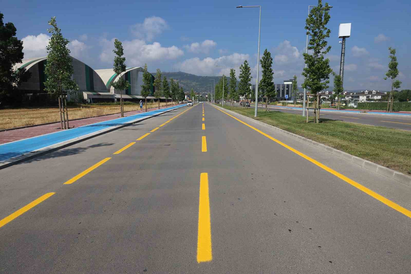 B&uuml;y&uuml;kşehir, yol &ccedil;izgilerini yenileyerek g&uuml;venli ulaşımı g&uuml;&ccedil;lendiriyor