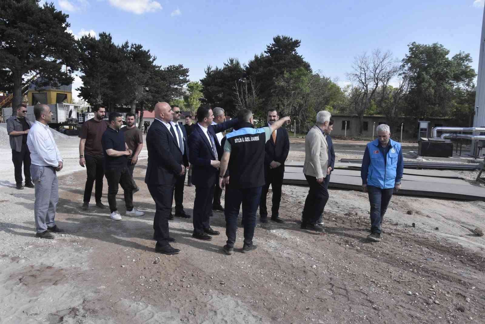 Bitlis&rsquo;te kırsal kalkınmaya asfalt desteği