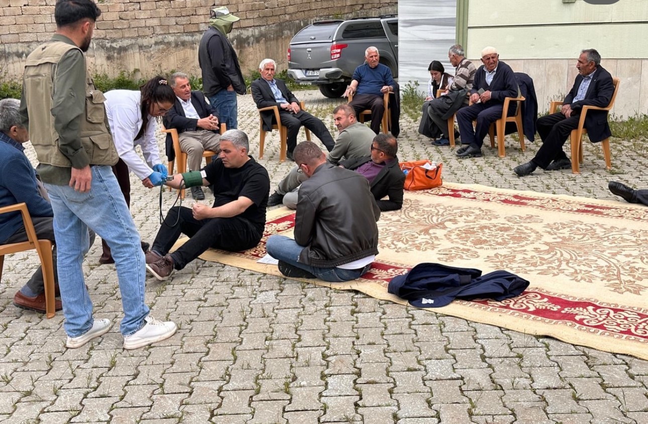 Y&uuml;ksekova&rsquo;da k&ouml;y sakinlerine hipertansiyon ve tuz kullanımı eğitimi