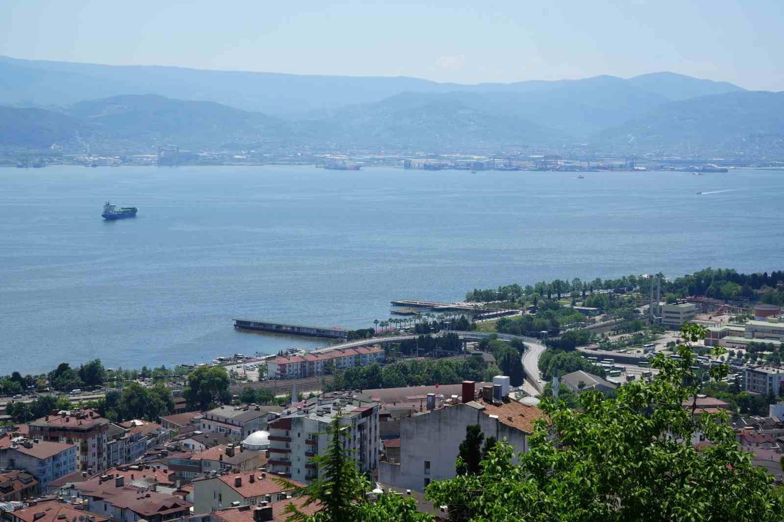 Sembol caminin 6 asırlık &ccedil;ınarı yıldırımlara rağmen ayakta