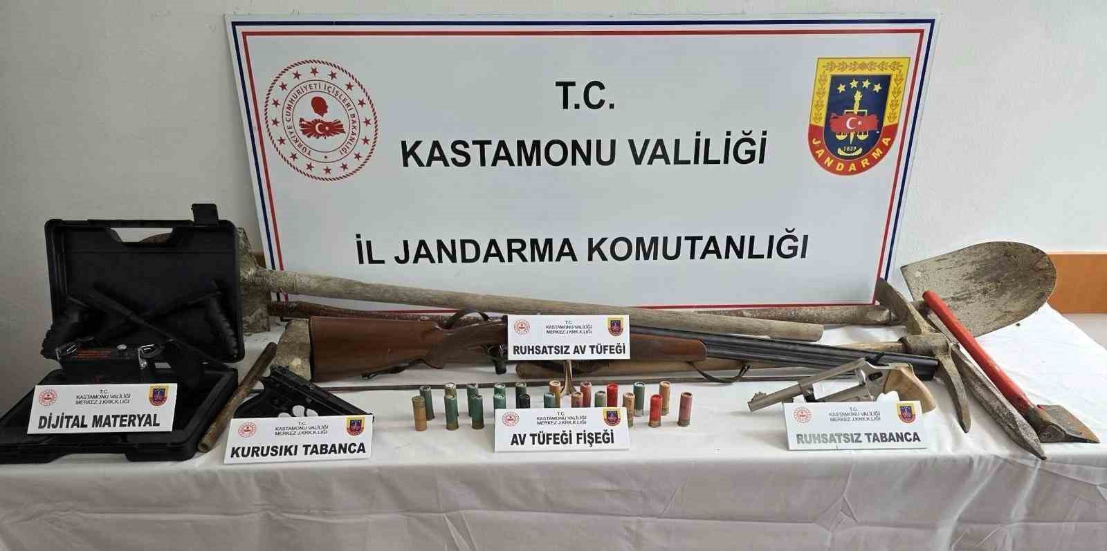 Kastamonu&rsquo;da ka&ccedil;ak kazı operasyonunda 13 ş&uuml;pheli g&ouml;zaltına alındı