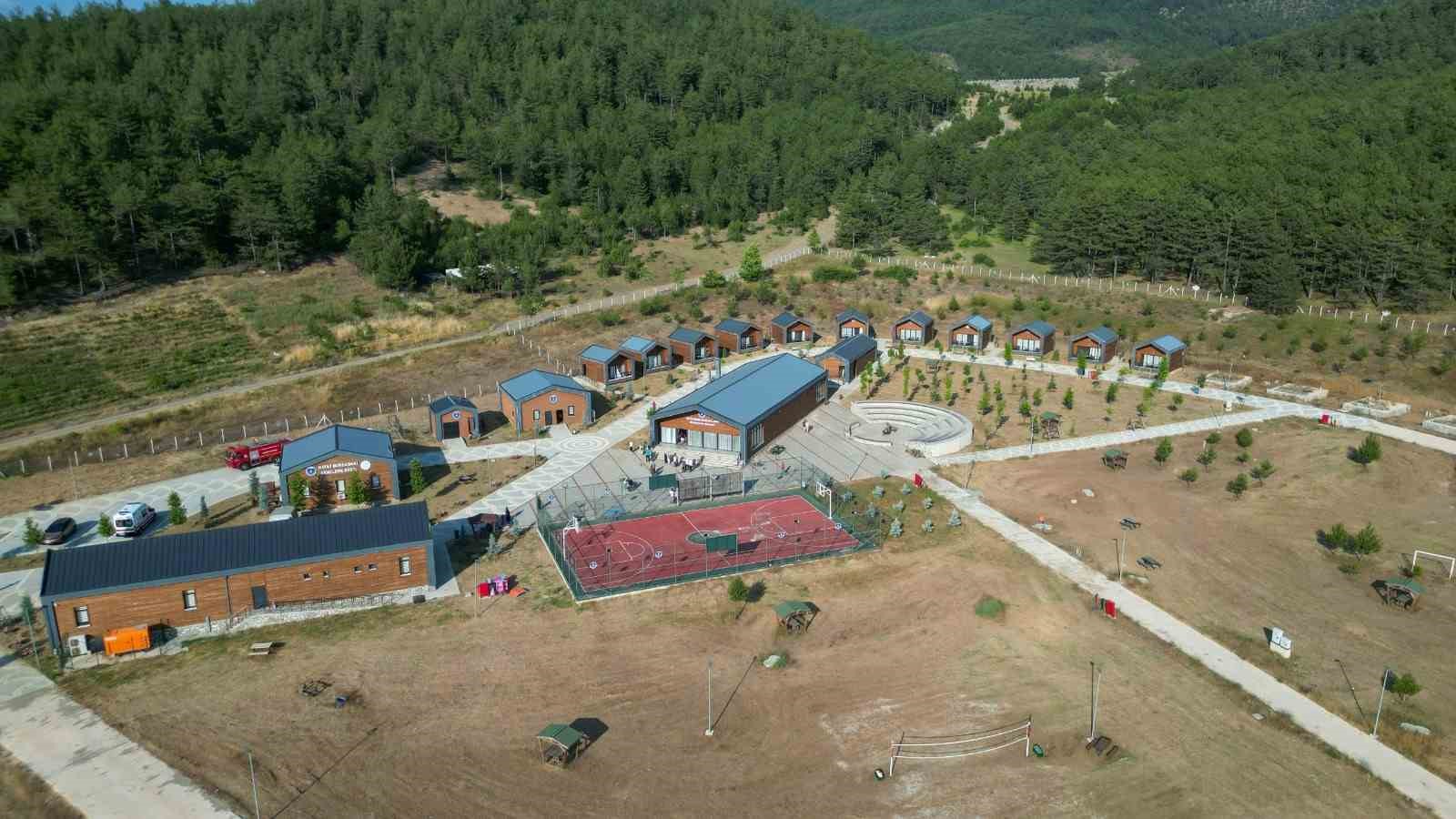 Büyükşehir’in gençlik kampında engeller eğlenerek aşıldı