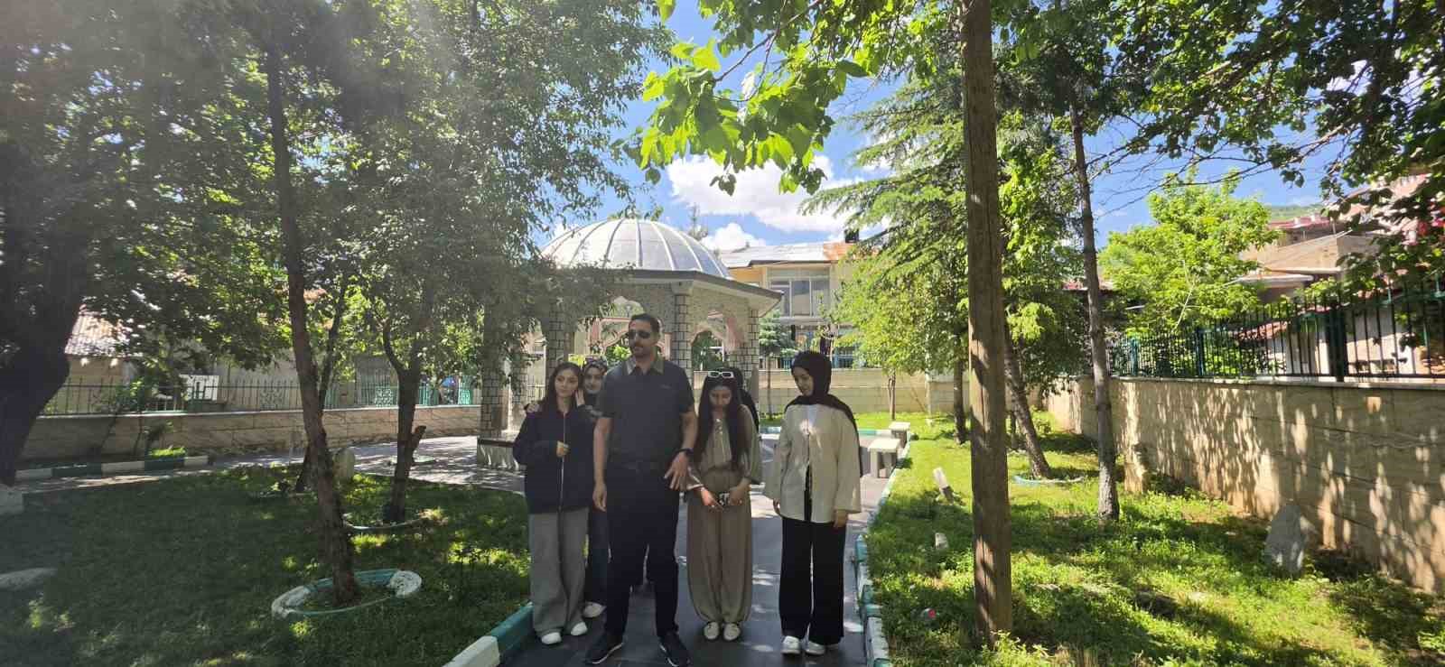 Muşlu &ouml;ğrenciler tarihi mekanları yerinde inceledi
